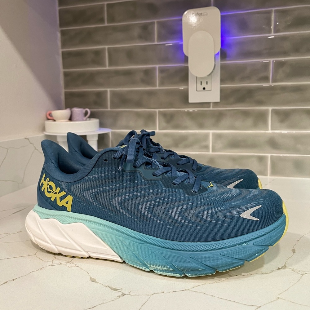 Hoka Arahi 6  Running Shoes. Women’s Size 9D Color Blue